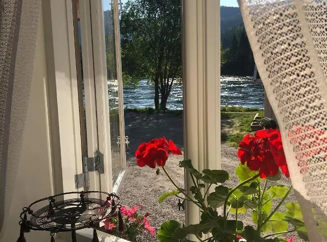 Bakarstuo, Utpa Neset