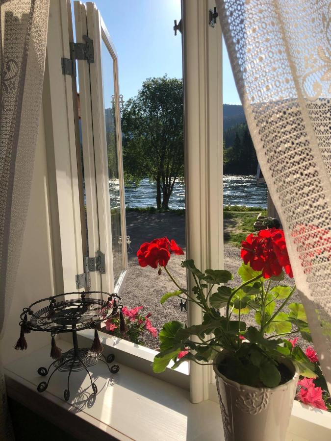 Bakarstuo, Utpa Neset * Trofors