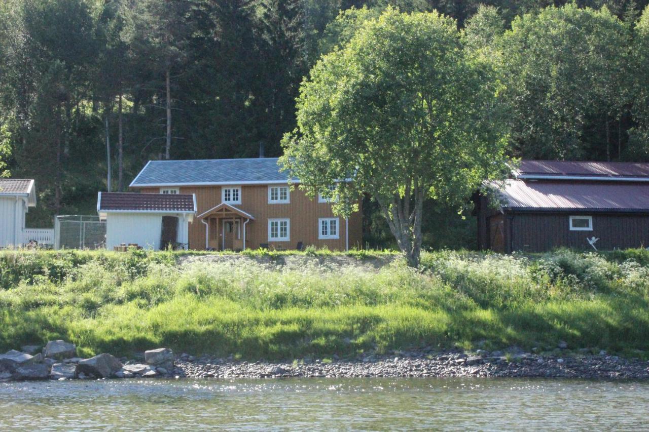 Bakarstuo, Utpa Neset Holiday home Trofors